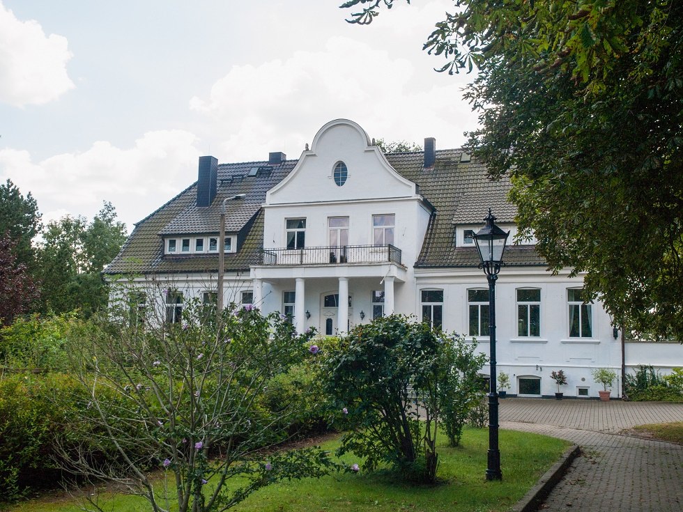 das idyllisch gelegene Gutshaus Gubkow // &copy; Frank Burger