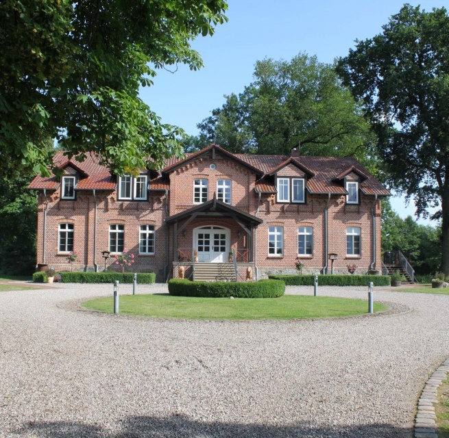 Au&szlig;enansicht Gutshaus Settin // &copy; Resort Gut Settin