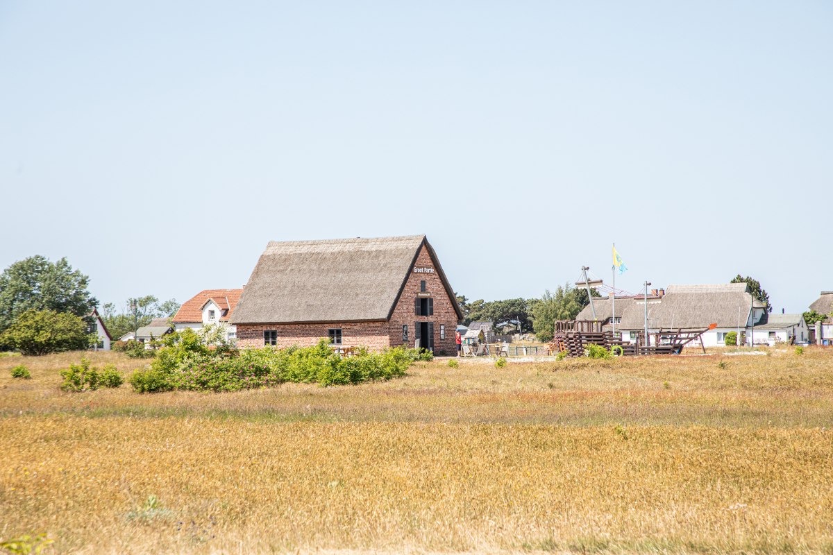Beleef het eiland Hiddensee tijdens een dagtocht vanuit Stralsund. // &copy; Wei&szlig;e Flotte GmbH