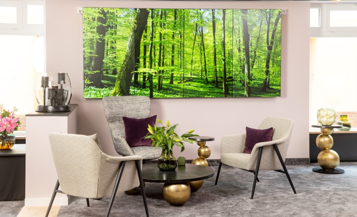 Videowand in der Lobby, © Matthes Trettin Videowand in der Lobby, © Matthes Trettin