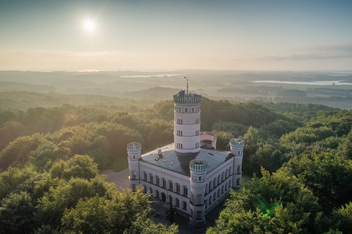 Jagdschloss Granitz aus der Vogelperspektive // &copy; SSGK MV / Funkhaus Creative