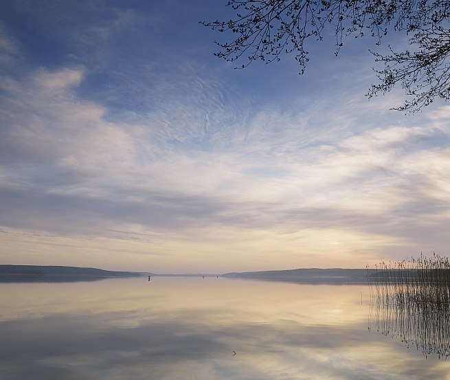 Die Natur atmet Stille am Tollensesee - Teil des Bildbandes (Seite 32/33), © TMV/Grundner Die Natur atmet Stille am Tollensesee - Teil des Bildbandes (Seite 32/33), © TMV/Grundner
