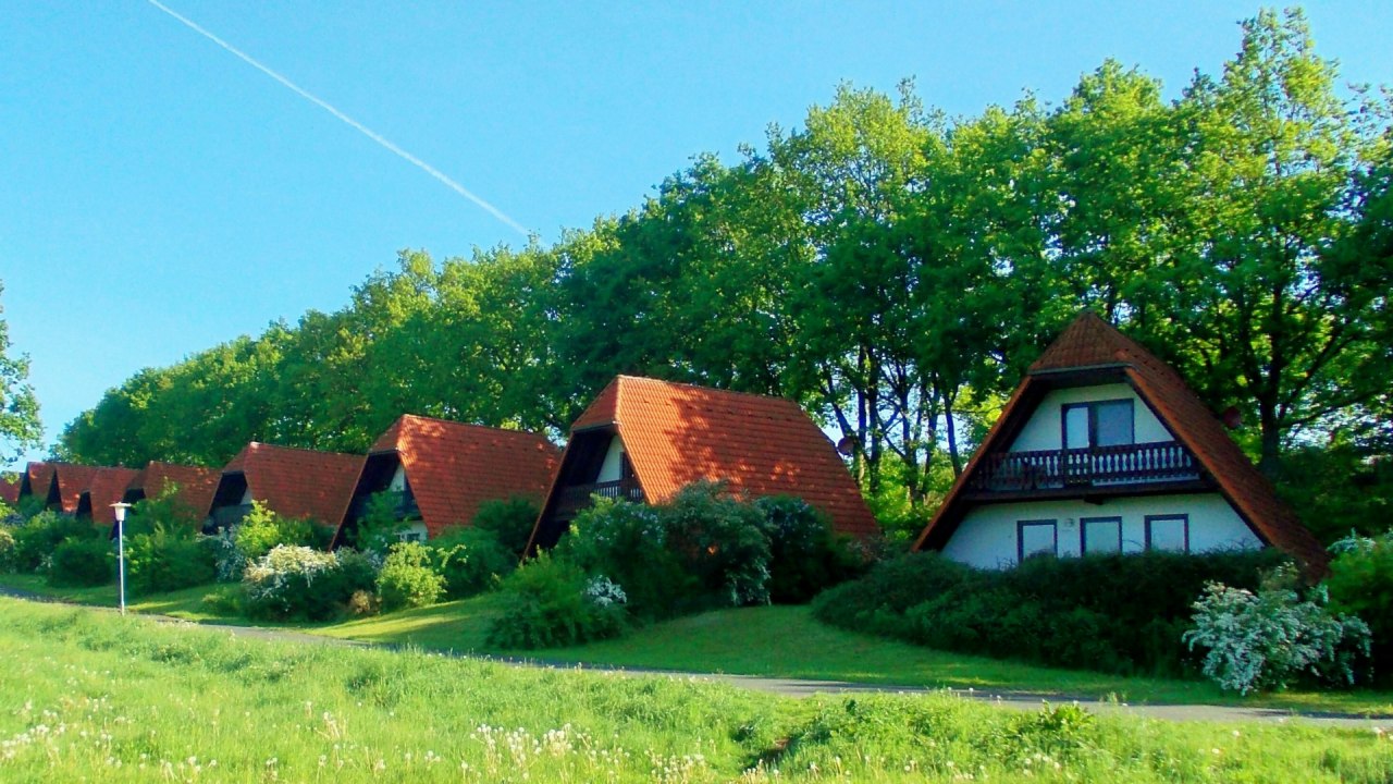 Finnh&auml;user und H&auml;user im Umland // &copy; Recknitz Tourist