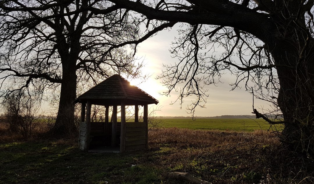 Zu jeder Jahreszeit erm&ouml;glicht die Rasth&uuml;tte einen weiten Blick in die Wiesenlandschaft., &copy; Verein Lewitz e.V.
