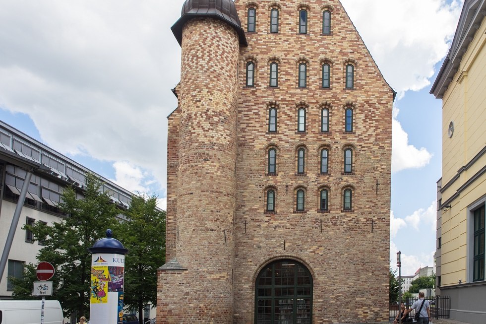 die Michaelisklosterkirche im Rostocker Stadtzentrum // &copy; Frank Burger