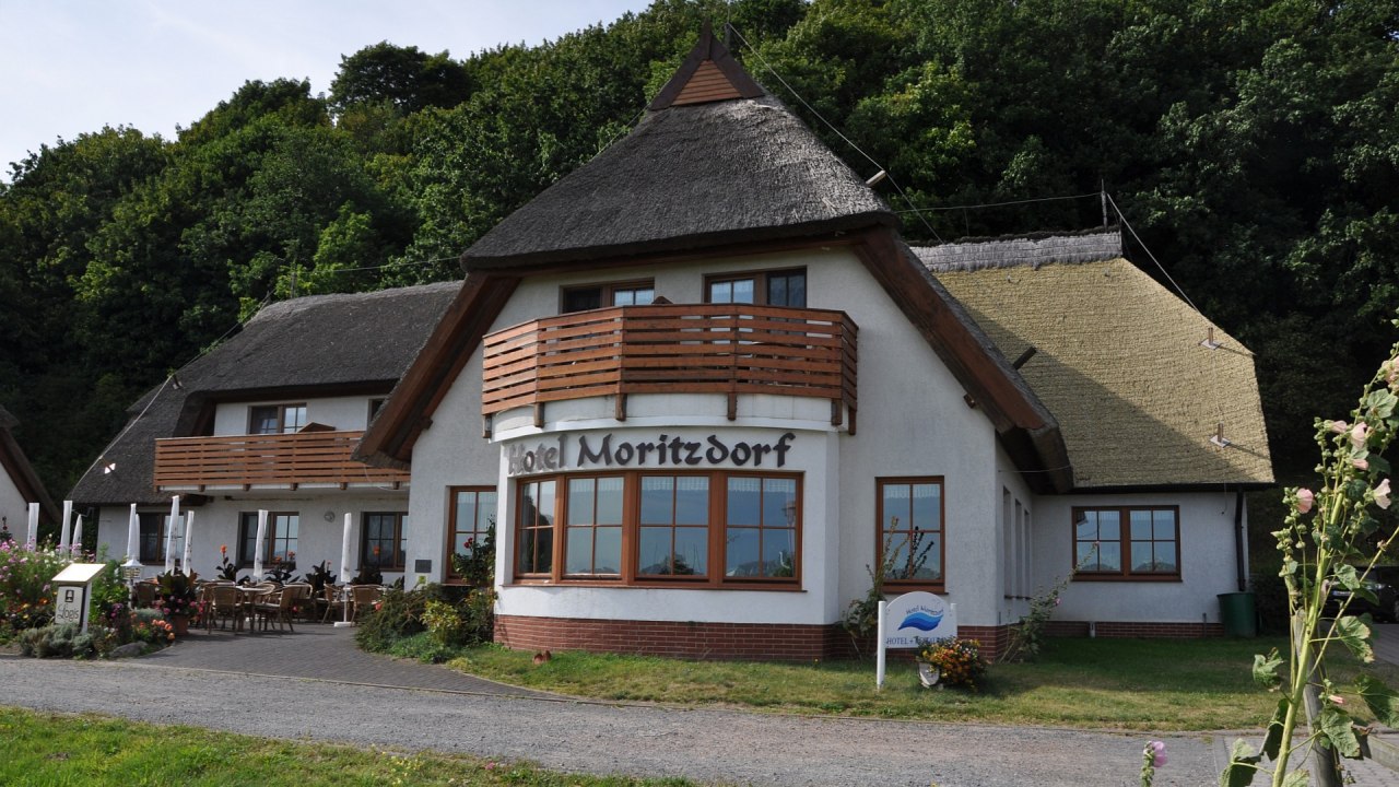 Idyllisch in Wassernähe liegt das Hotel Moritzdorf // © MV-T Idyllisch in Wassernähe liegt das Hotel Moritzdorf // © MV-T