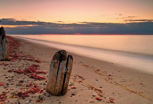 Auszeit im Nordosten: Bei einem Strandspaziergang an der Ostsee - wie hier am Strand von K&auml;gsdorf - gewinnen Erholung Suchende Abstand vom Alltag, &copy; TMV/Allrich