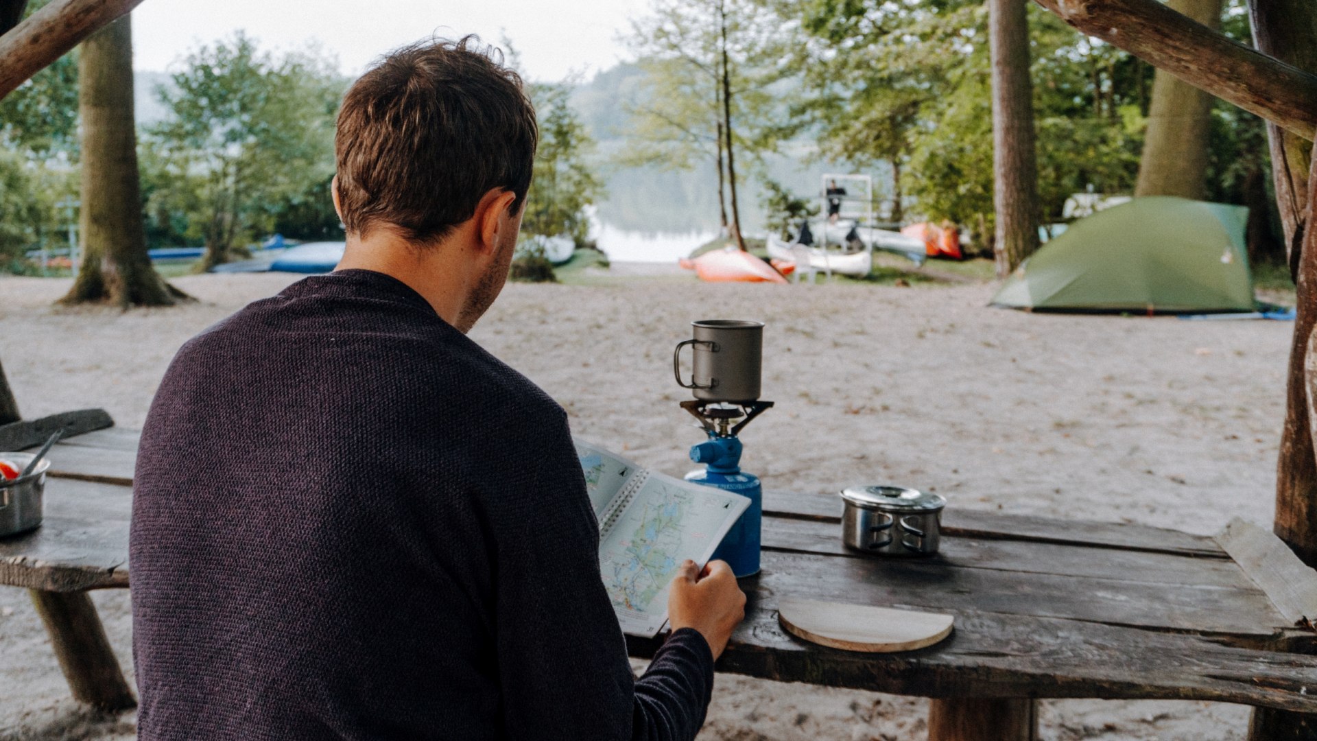 Beim Camping immer den Blick auf den See // &copy; MV-T/Outdoornomaden