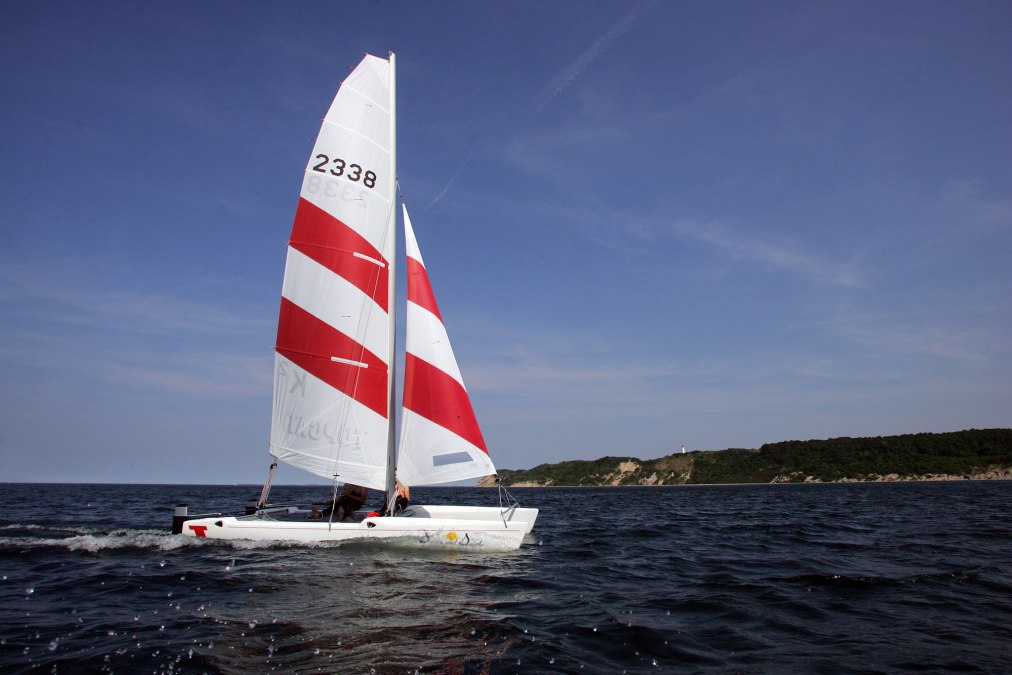 Catamaran vor Hiddensee, © Kay Petersen - Surf & Segel Hiddensee Catamaran vor Hiddensee, © Kay Petersen - Surf & Segel Hiddensee