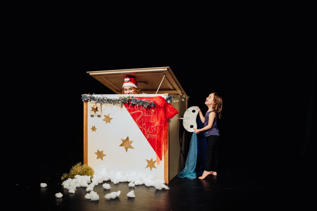 Magdalena von Rhoden spiller »Julesange fra kassen« // © TheresaLangeFotografie Magdalena von Rhoden spiller »Julesange fra kassen« // © TheresaLangeFotografie