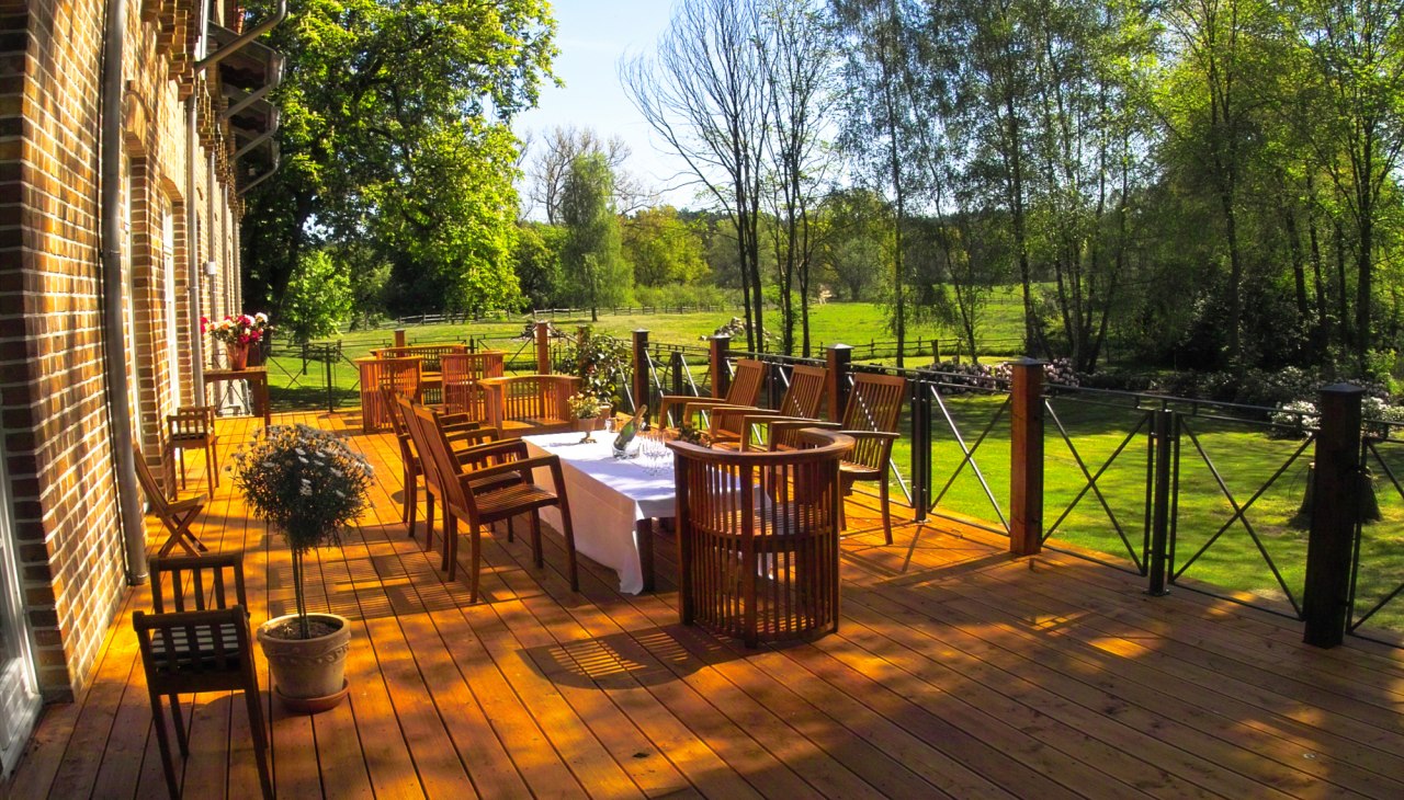 Außenterrasse im Resort Gut Settin, © Resort Gut Settin Außenterrasse im Resort Gut Settin, © Resort Gut Settin