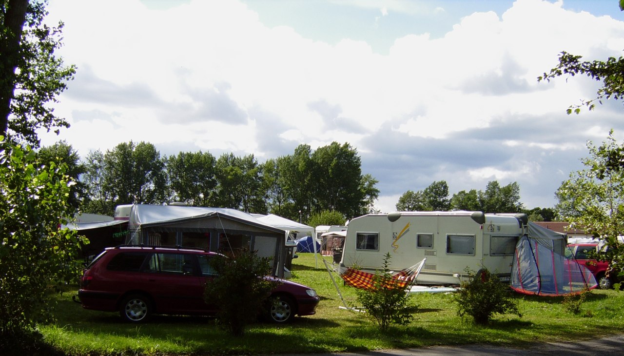 Großzügige Stellplätze auf dem Campingplatz, © Ferien- und Freizeitpark/Jastrow Großzügige Stellplätze auf dem Campingplatz, © Ferien- und Freizeitpark/Jastrow