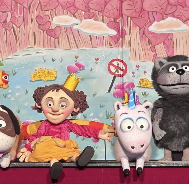 Das NEINhorn und seine Freunde Wasbär, Nahund, Königsdochter und SchLANGEWEILE // © Wolfhager Figurentheater Das NEINhorn und seine Freunde Wasbär, Nahund, Königsdochter und SchLANGEWEILE // © Wolfhager Figurentheater