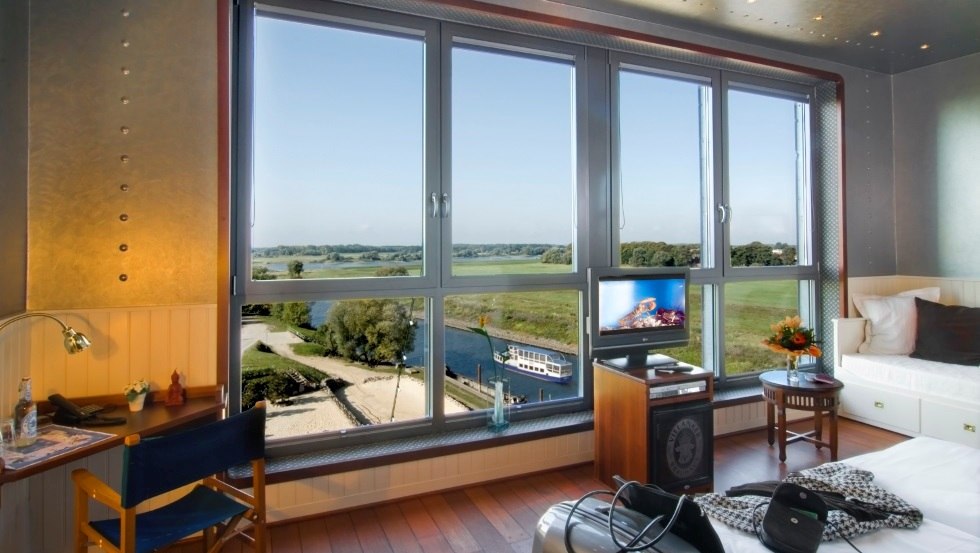 Zimmer mit Blick ins Elbetal // &copy; Hotel D&ouml;mitzer Hafen