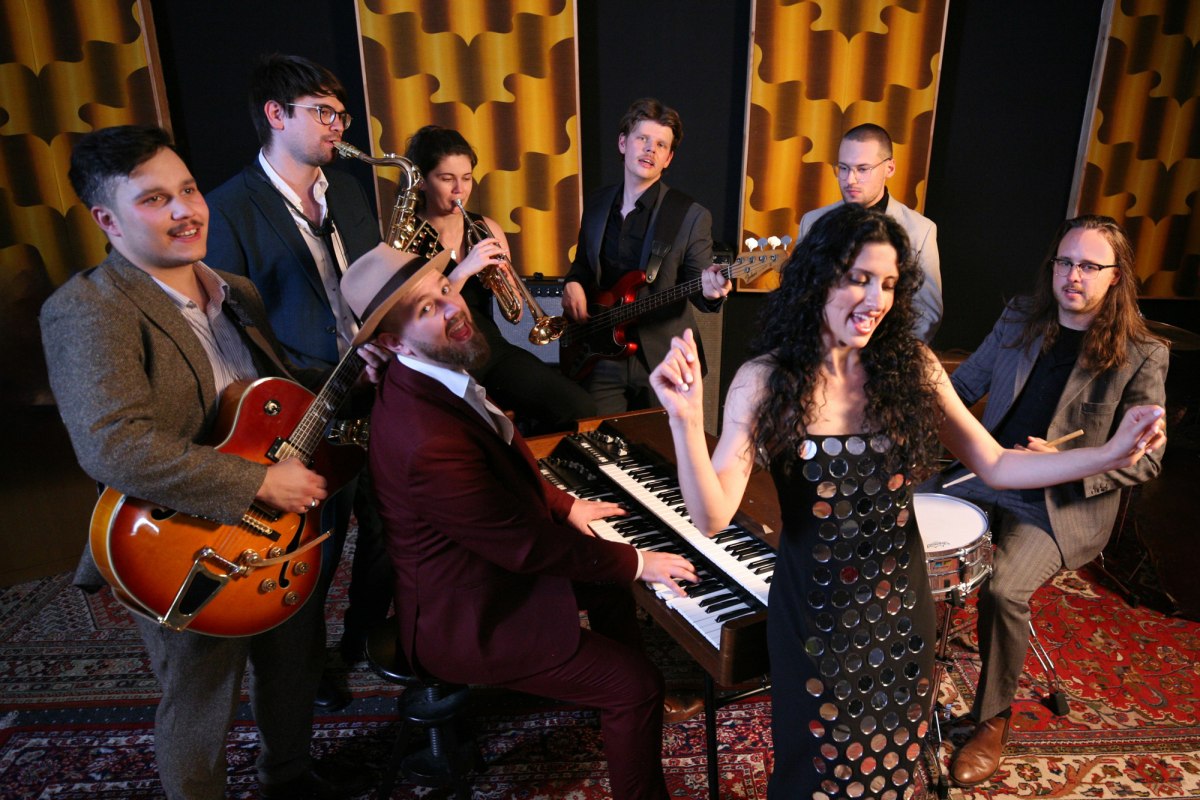 Elif Batman & The Upper Sides &middot; Blue Wave Festival &middot; OPEN AIR, &copy; Jakob L&ouml;bert