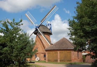 Die Windm&uuml;hle steht auf dem Gel&auml;nde eines S&auml;gewerks. // &copy; Gabriele Skorupski