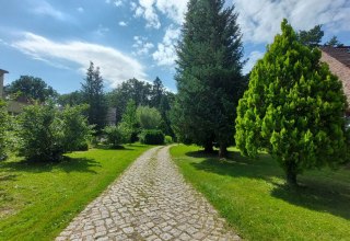 Zufahrt zur Herberge // © UrlaubmiteinAnders e.V. Zufahrt zur Herberge // © UrlaubmiteinAnders e.V.