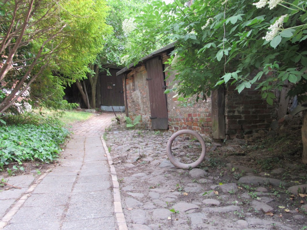 Plauer Stra&szlig;e 1 - Hof // &copy; Axel Jappen