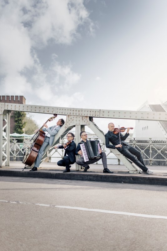 Uwaga!, &copy; Nikolaj Lund