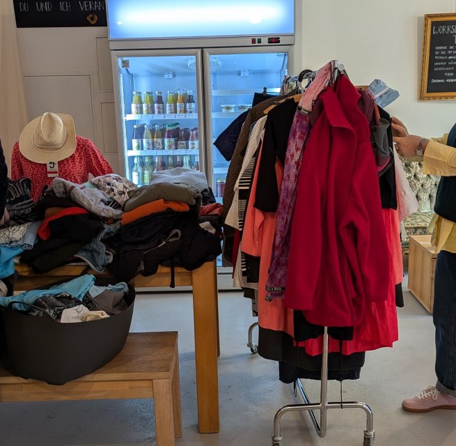 Kleiderständer, © wertvoll Kleiderständer, © wertvoll