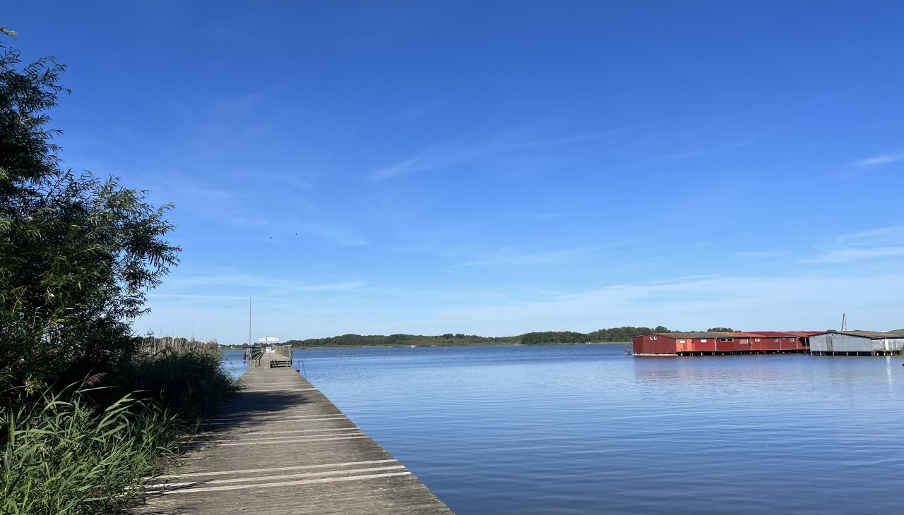 Badestrand Rechlin mit Seebrücke, © TDG Rechlin mbH Badestrand Rechlin mit Seebrücke, © TDG Rechlin mbH
