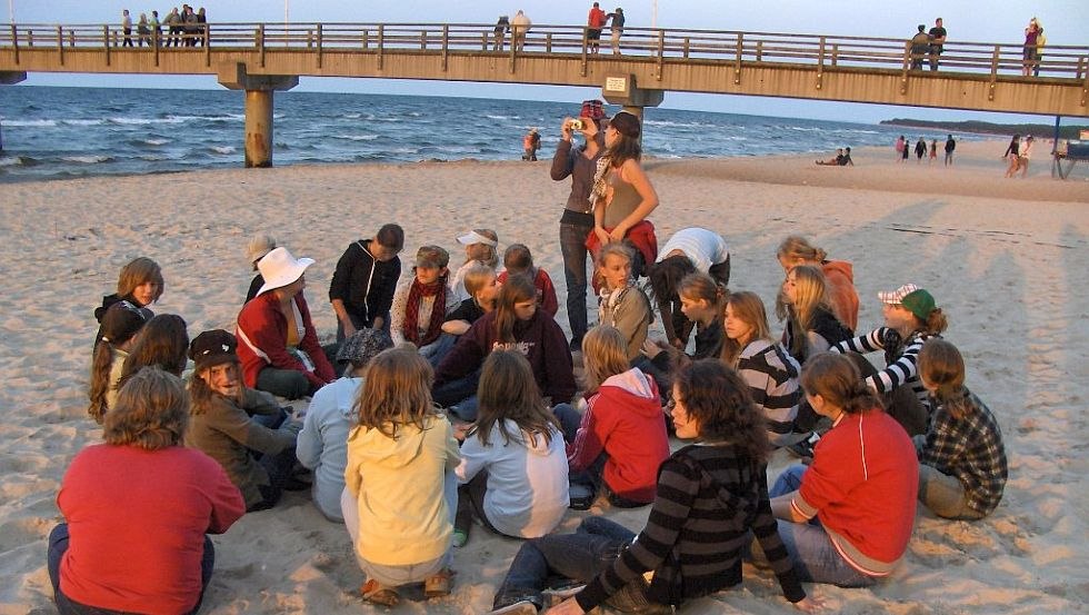 De groepsbijeenkomsten vinden plaats op het strand // &copy; St. Otto Eigenproduktion