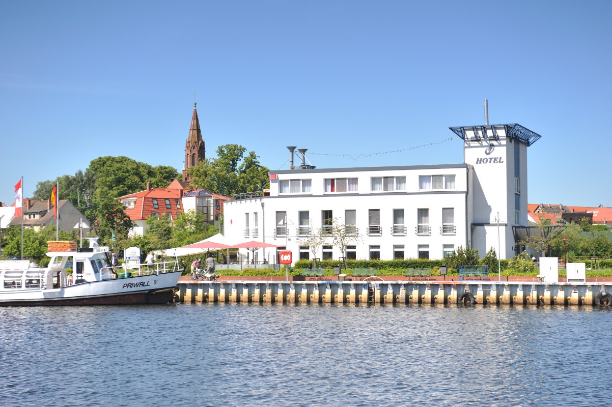 &copy; HafenHotel Pommernyacht