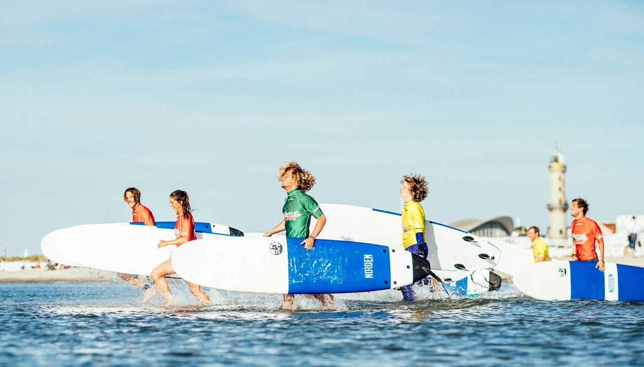 Surfen in groepen, © Felix Gänsicke Surfen in groepen, © Felix Gänsicke