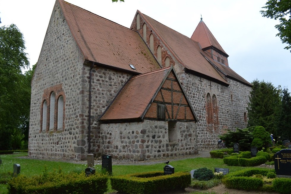 Ansicht der R&uuml;ckseite mit Kirchenschiff // &copy; Lutz Werner