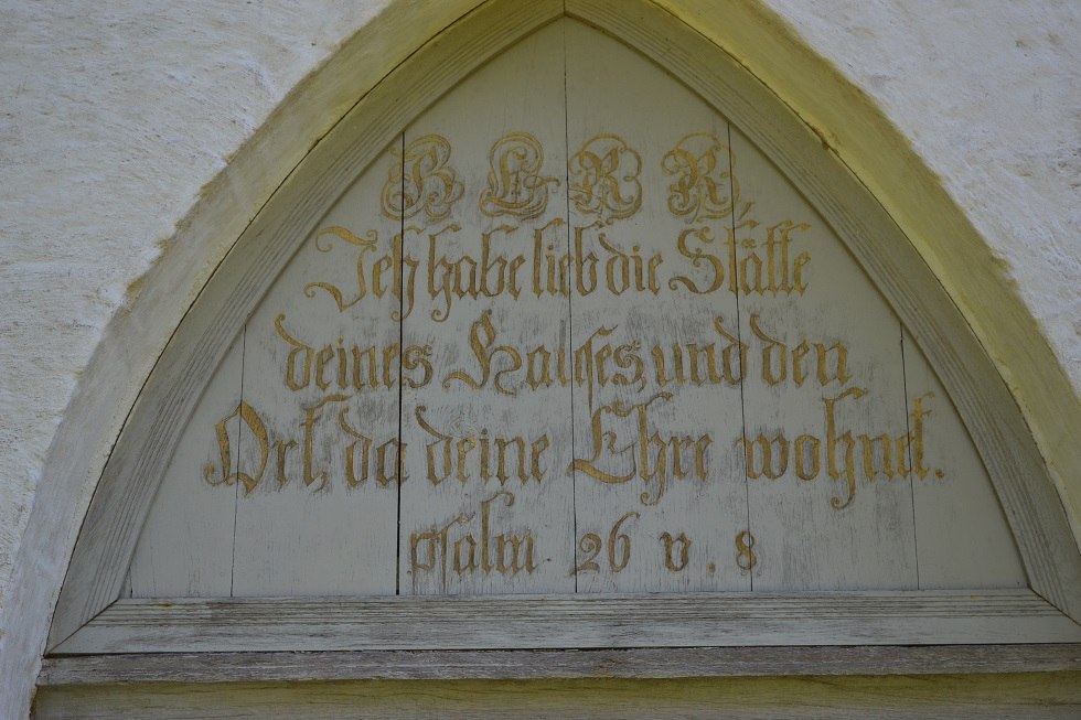 Inschrift über der Eingangstür // © Lutz Werner Inschrift über der Eingangstür // © Lutz Werner