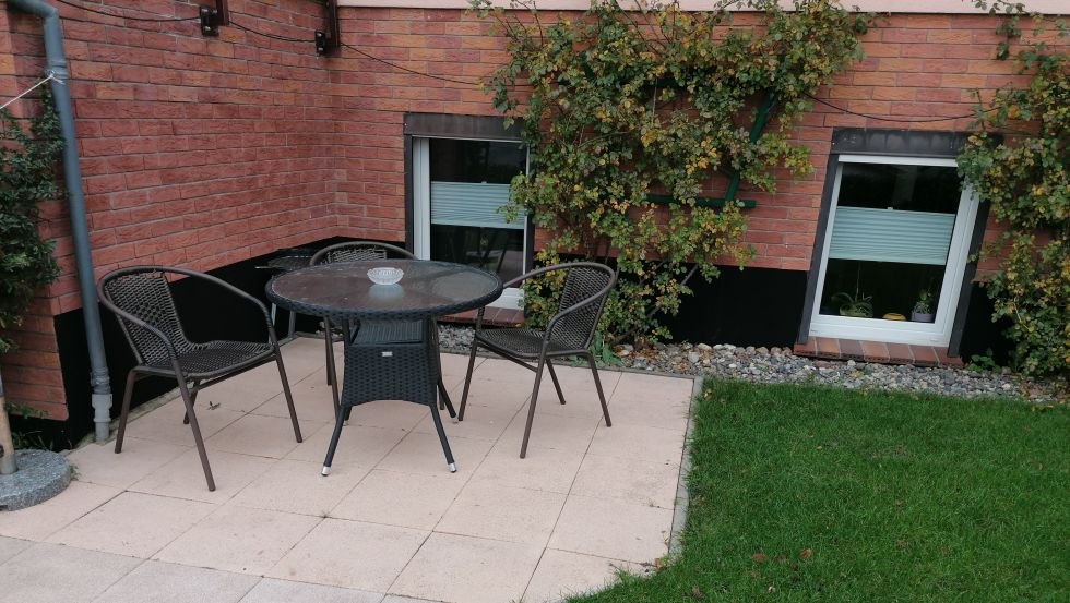 Sitzecke im Garten der Ferienwohnung Kr&ouml;pelin, &copy; G&uuml;nter Schubert