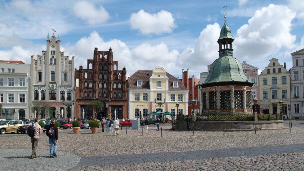 Das Restaurant "Alter Schwede" befindet sich am Marktplatz von Wismar // &copy; Hansestadt Wismar, H.Volster