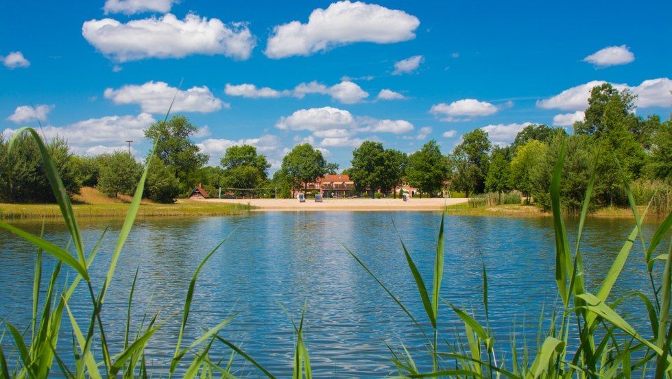 Unmittelbar am See liegt der Ferienpark Mecklenburg, &copy; Ferienpark Mecklenburg