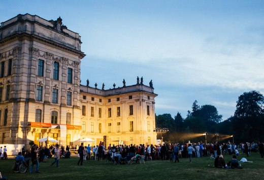 Blick auf das Open-Air "Kleines Fest im großen Park" in Ludwigslust. // © MV-T/Roth Blick auf das Open-Air "Kleines Fest im großen Park" in Ludwigslust. // © MV-T/Roth