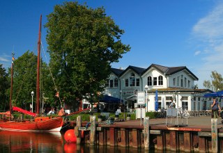 Maritimes Flair am idyllischen Hafen Zingst. // &copy; Uwe_Engler