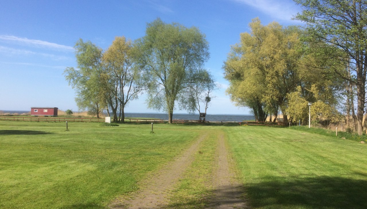 Der Ferienpark Ueckermünde-Bellin bietet Stellplätze mit direktem Zugang und Blick zum Strand am Stettiner Haff., © Ferienpark Ueckermünde-Bellin GmbH Der Ferienpark Ueckermünde-Bellin bietet Stellplätze mit direktem Zugang und Blick zum Strand am Stettiner Haff., © Ferienpark Ueckermünde-Bellin GmbH
