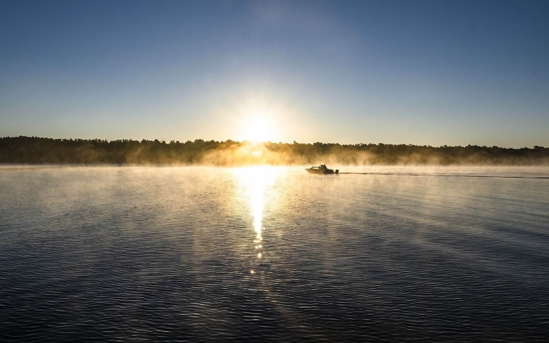 Sonnenaufgang &uuml;ber der M&uuml;ritz // &copy; MV-T/Witzel