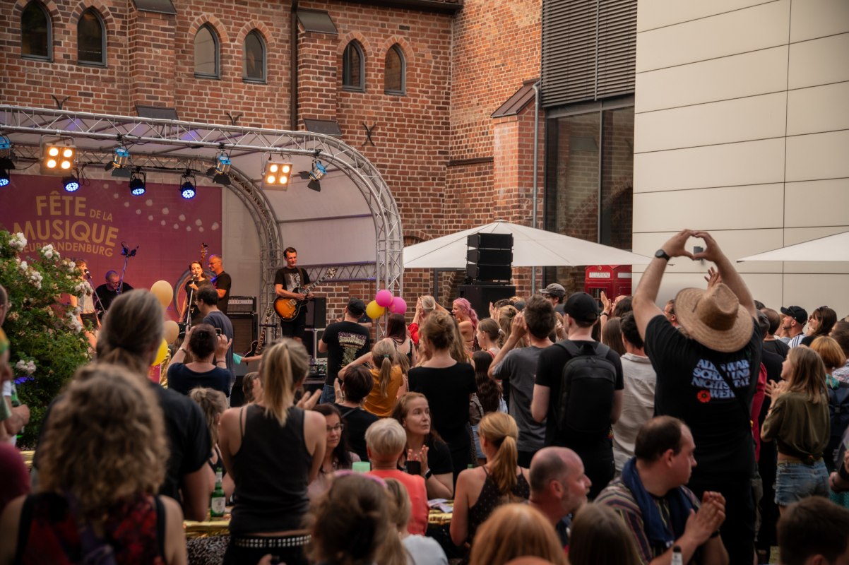 Auch auf dem Museumshof finden bei der F&ecirc;te de la Musique Konzerte statt. // &copy; Jessica Schuck