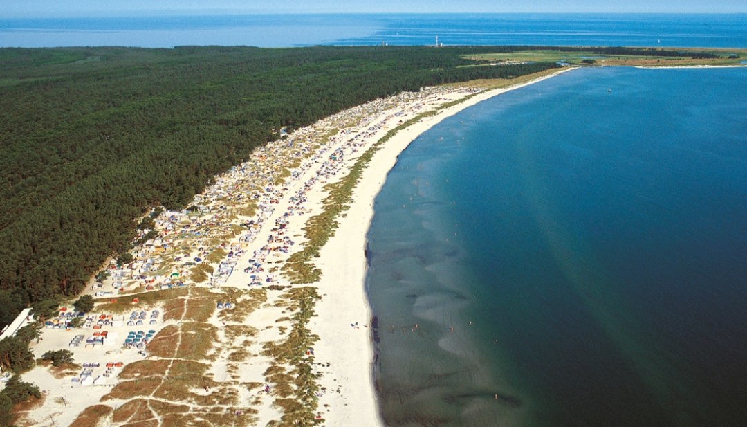 Regenbogen-Ferienanlage am Strand von Prerow auf der Halbinsel Fischland-Darß // © Regenbogen AG Regenbogen-Ferienanlage am Strand von Prerow auf der Halbinsel Fischland-Darß // © Regenbogen AG