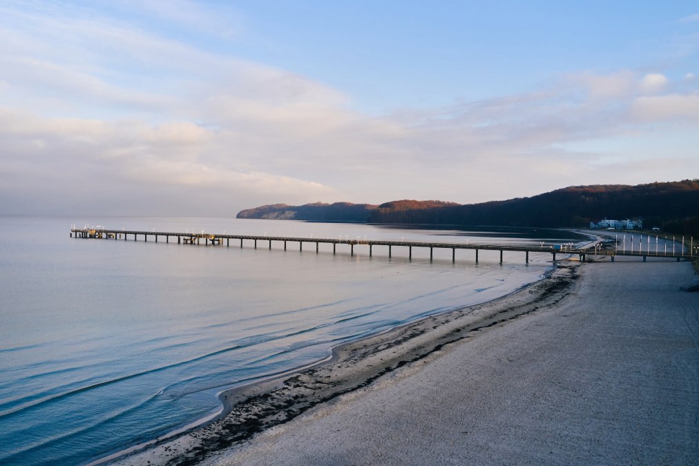 Blick auf die Seebr&uuml;cke am Strand von Binz, &copy; Arne Nagel