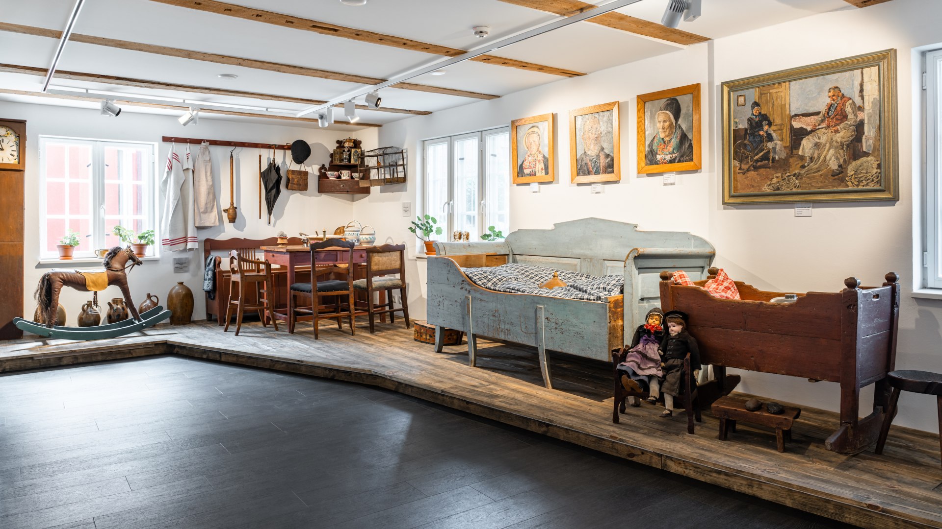 Ausstellung einer alten Stube im Heimatmuseum M&ouml;nchgut