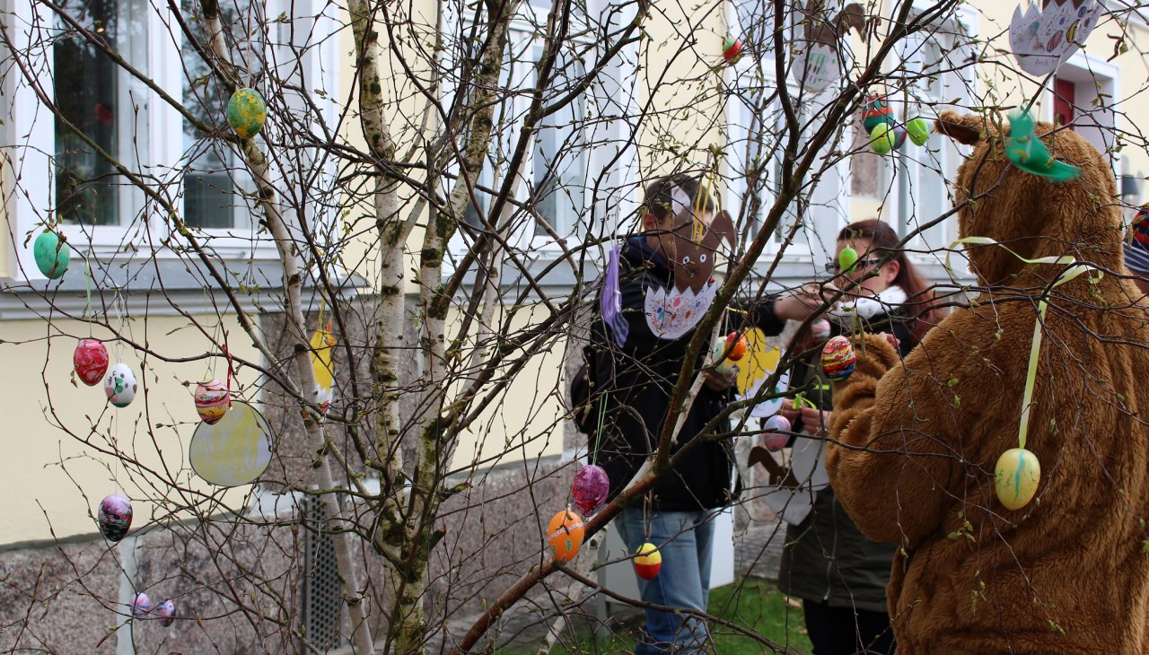 Osterbaumschmücken, © TZRW Osterbaumschmücken, © TZRW