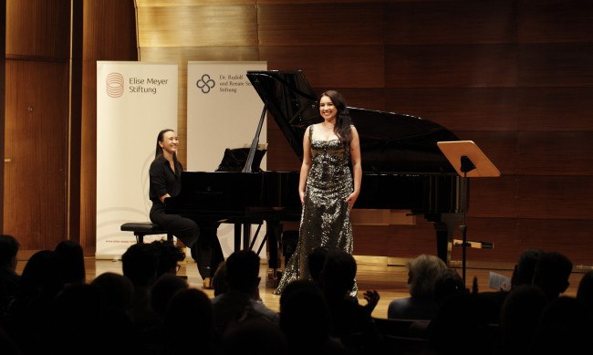 Vlada Koieva und Julia Secker, &copy; &copy; Thomas Maier