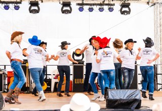 Line Dance unter freiem Himmel // &copy; TuK