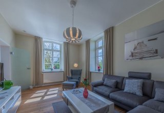 Wohnzimmer der Ferienwohnung Schmiede in Bl&uuml;cherhof // &copy; Andre Pretzel