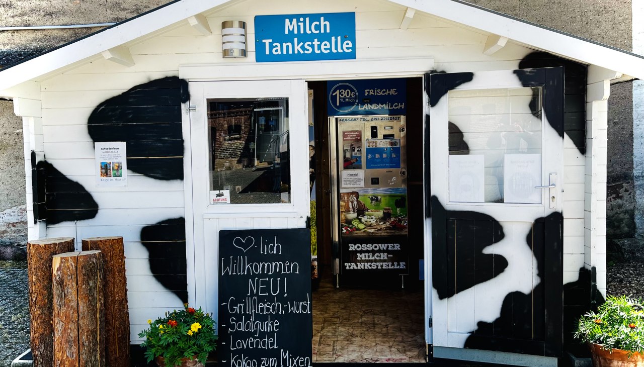 Buitenaanzicht van de boerderijwinkel, &copy; S.Kie&szlig;lich