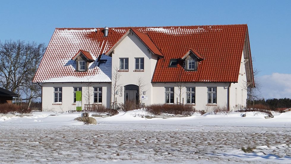 Auch im Winter gem&uuml;tlich - besonders am Feuer im Kaminzimmer // &copy; LandWert Schulbauernhof e.V./Sandra P&ouml;ttrich