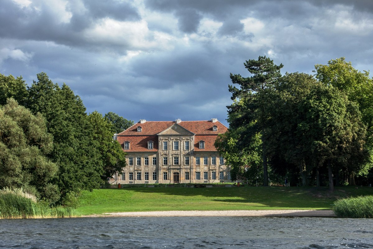 Strand vor dem Schloss // &copy; A. Groh