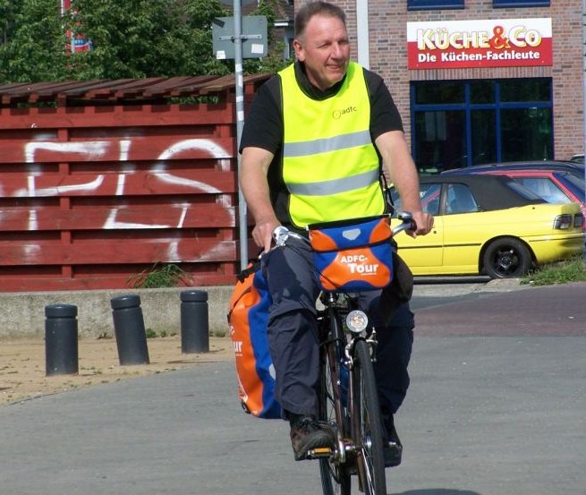 Vorbildlich und immer vorne weg - der 1. Vorsitzende des ADFC Rostock e.V., © ADFC Rostock e.V. Vorbildlich und immer vorne weg - der 1. Vorsitzende des ADFC Rostock e.V., © ADFC Rostock e.V.