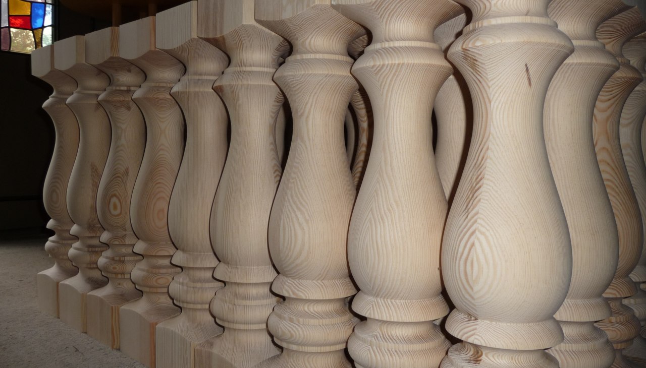 Säulen aus Kiefer für ein Balkongeländer, © Drechslerei Rose Säulen aus Kiefer für ein Balkongeländer, © Drechslerei Rose